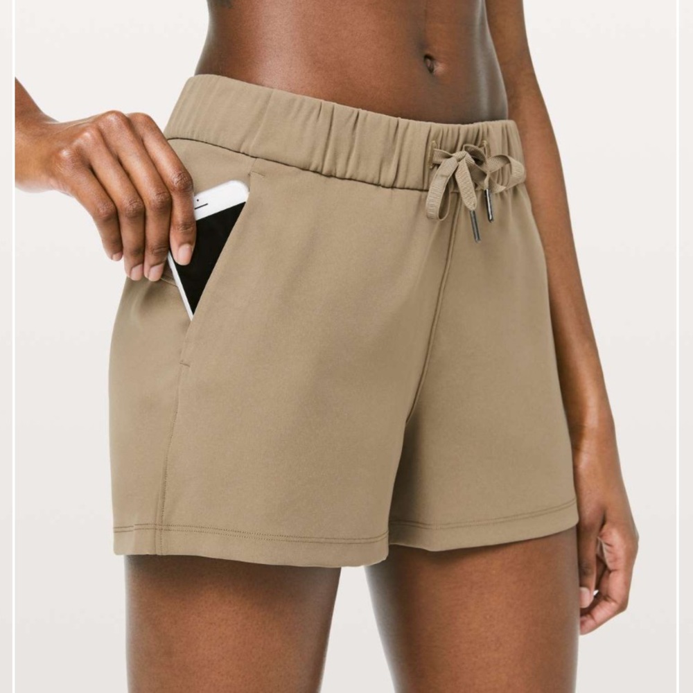 Lululemon On The Fly Shorts 2.5 Inch Drawstring Neutral Tan Brown